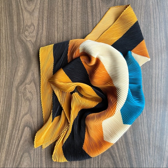 ZARA Scarf - Picture 3 of 4